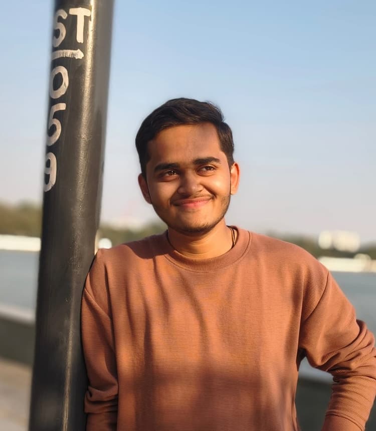 Kunj Nakrani leaning